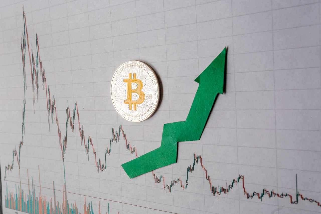 Bitcoin Surges Above $95,000 as 2025 Kicks Off with Optimism